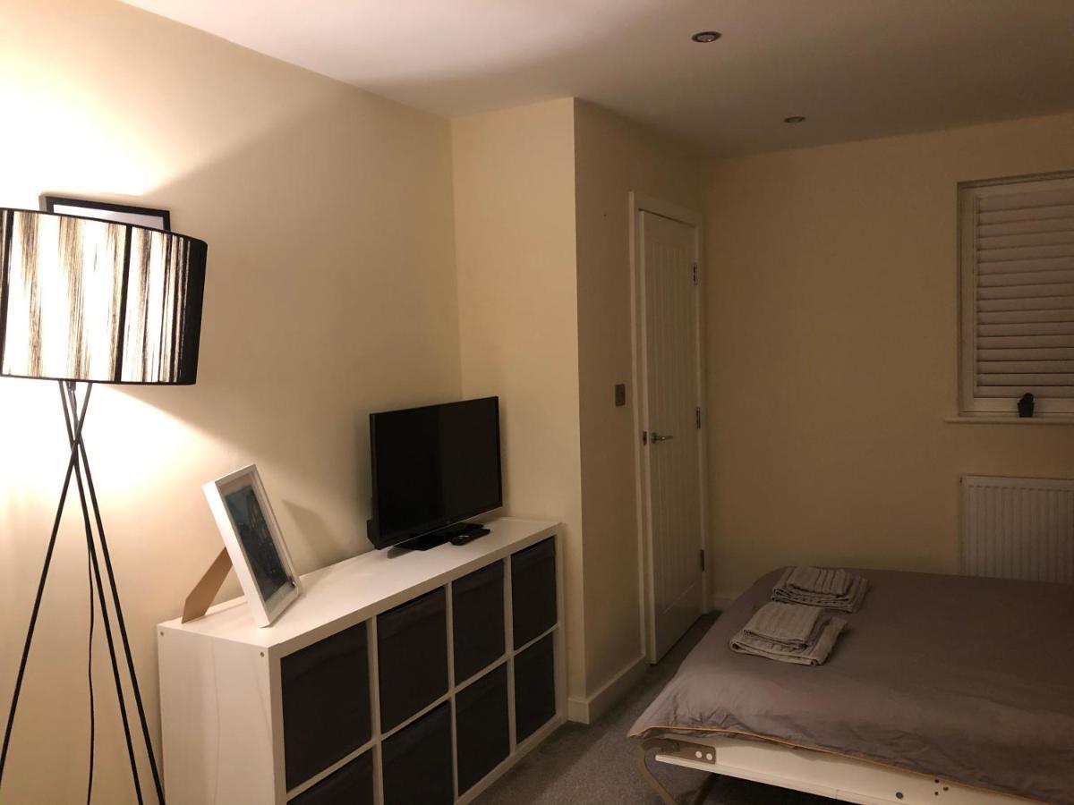 M60 Modern Studio Appartment With Free Parking Denton  Exterior foto